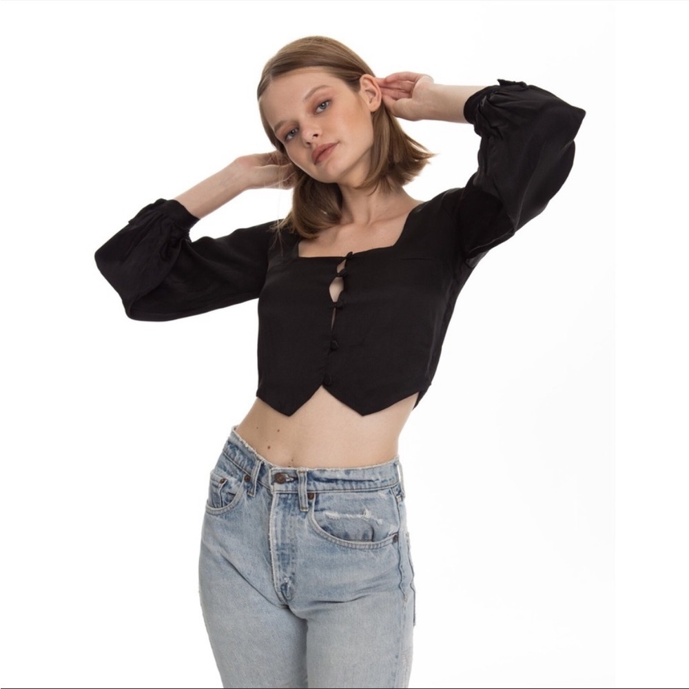 Trois the Label Greca Button Front Top Black 1